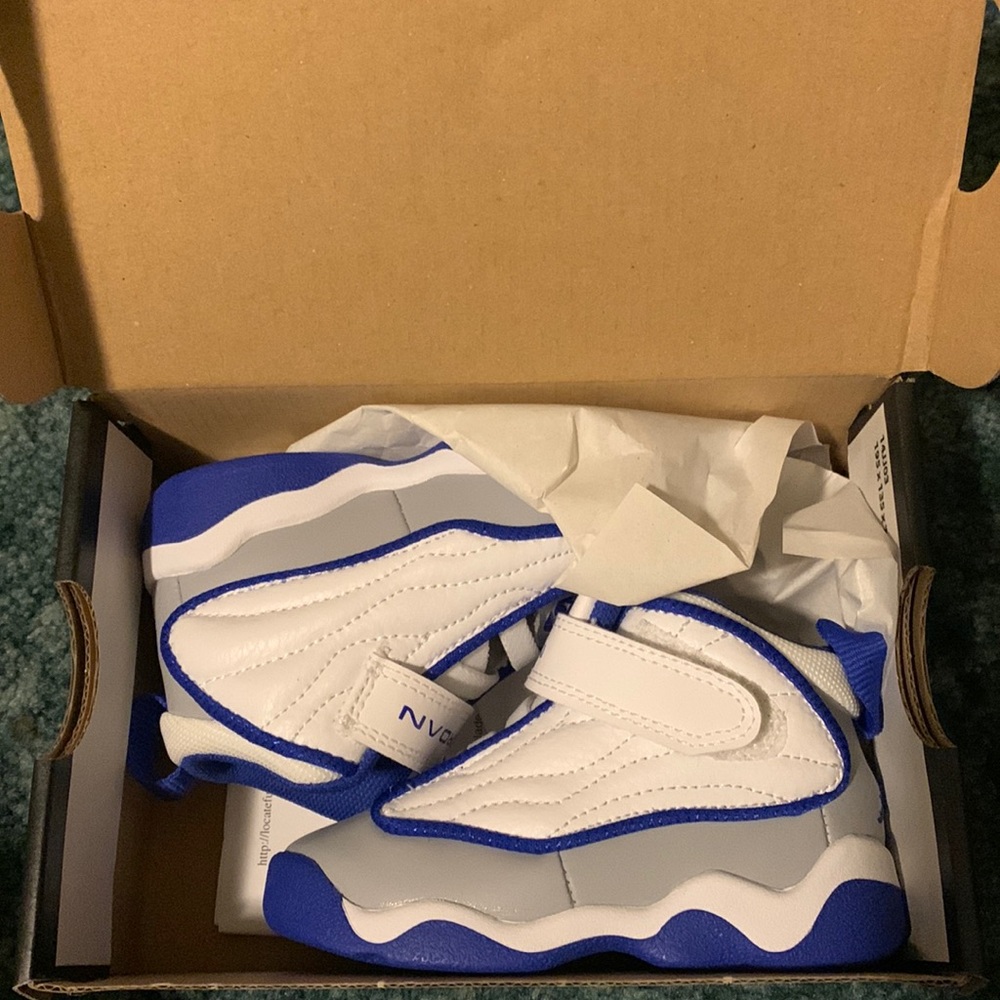 Infant Jordan’s Color: White/Blue Size: 6c